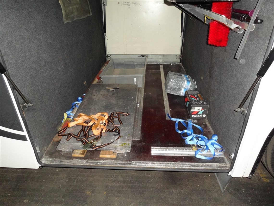 motorhome-race-car-transporter-2-cars