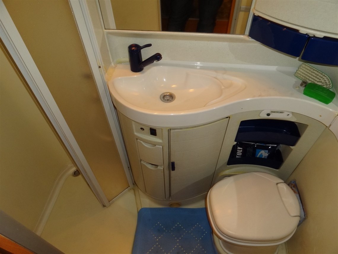 motorhome-race-car-transporter-2-cars