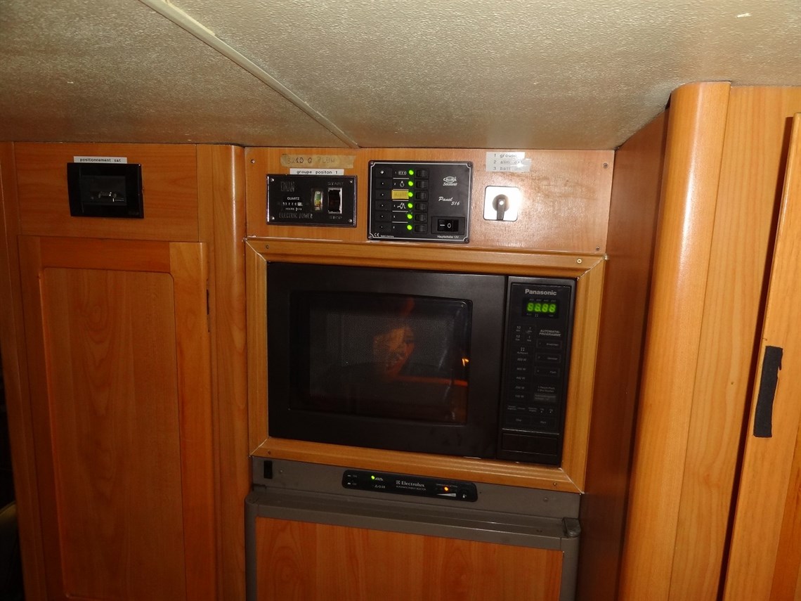 motorhome-race-car-transporter-2-cars