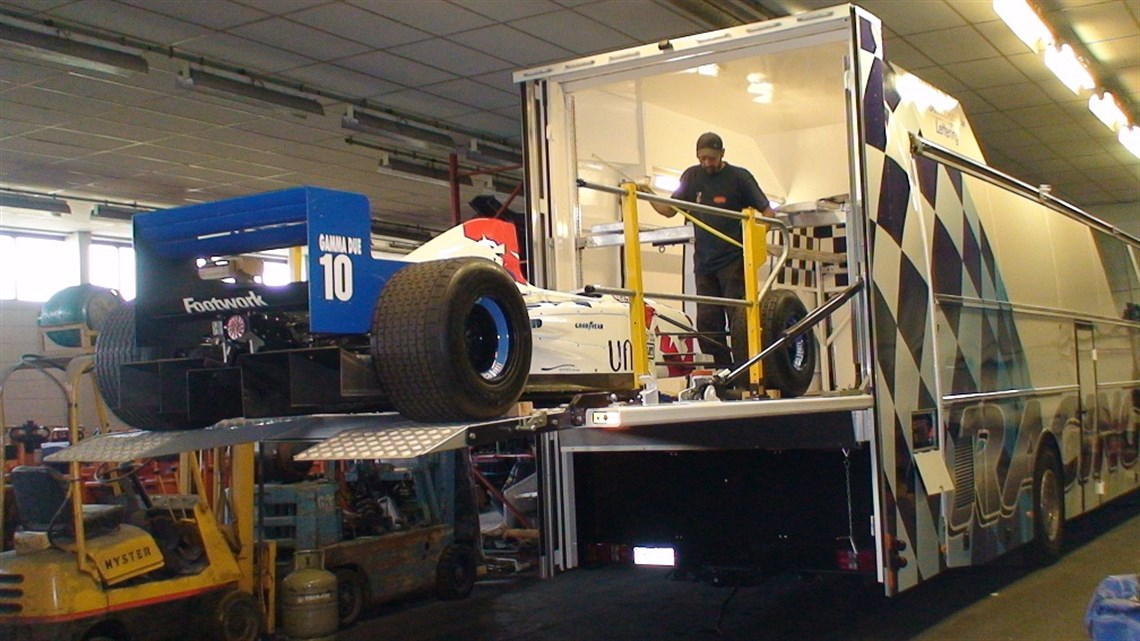 motorhome-race-car-transporter-2-cars