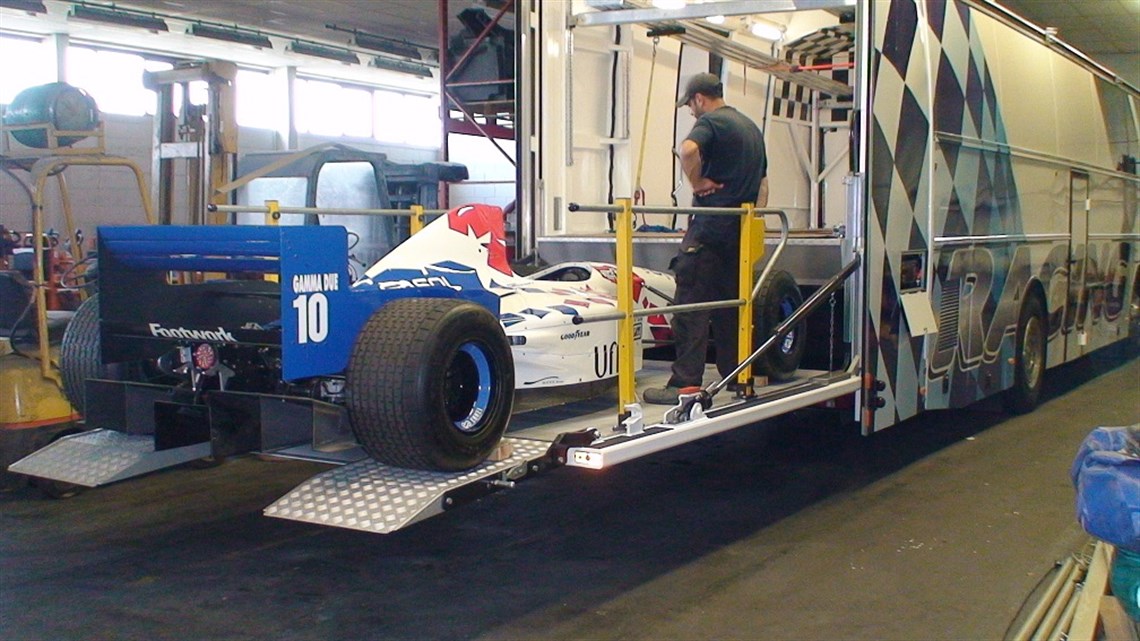 motorhome-race-car-transporter-2-cars