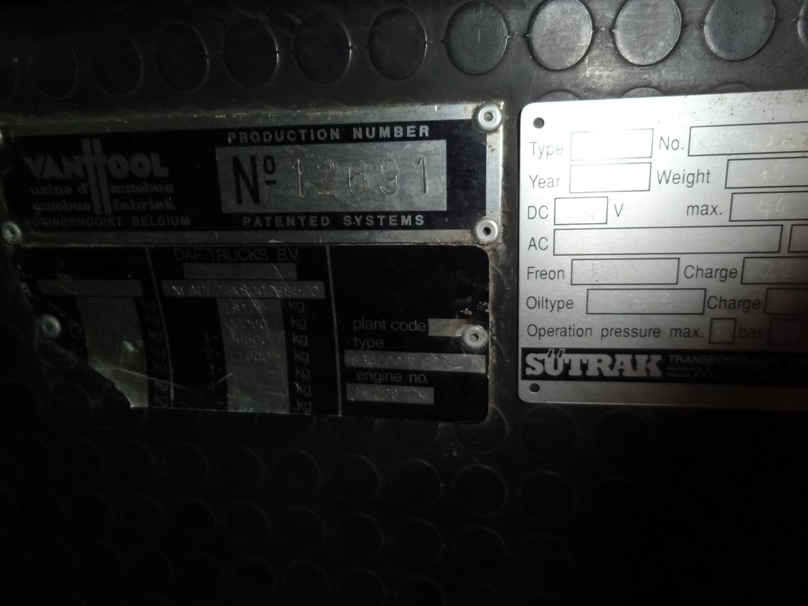 motorhome-race-car-transporter-2-cars