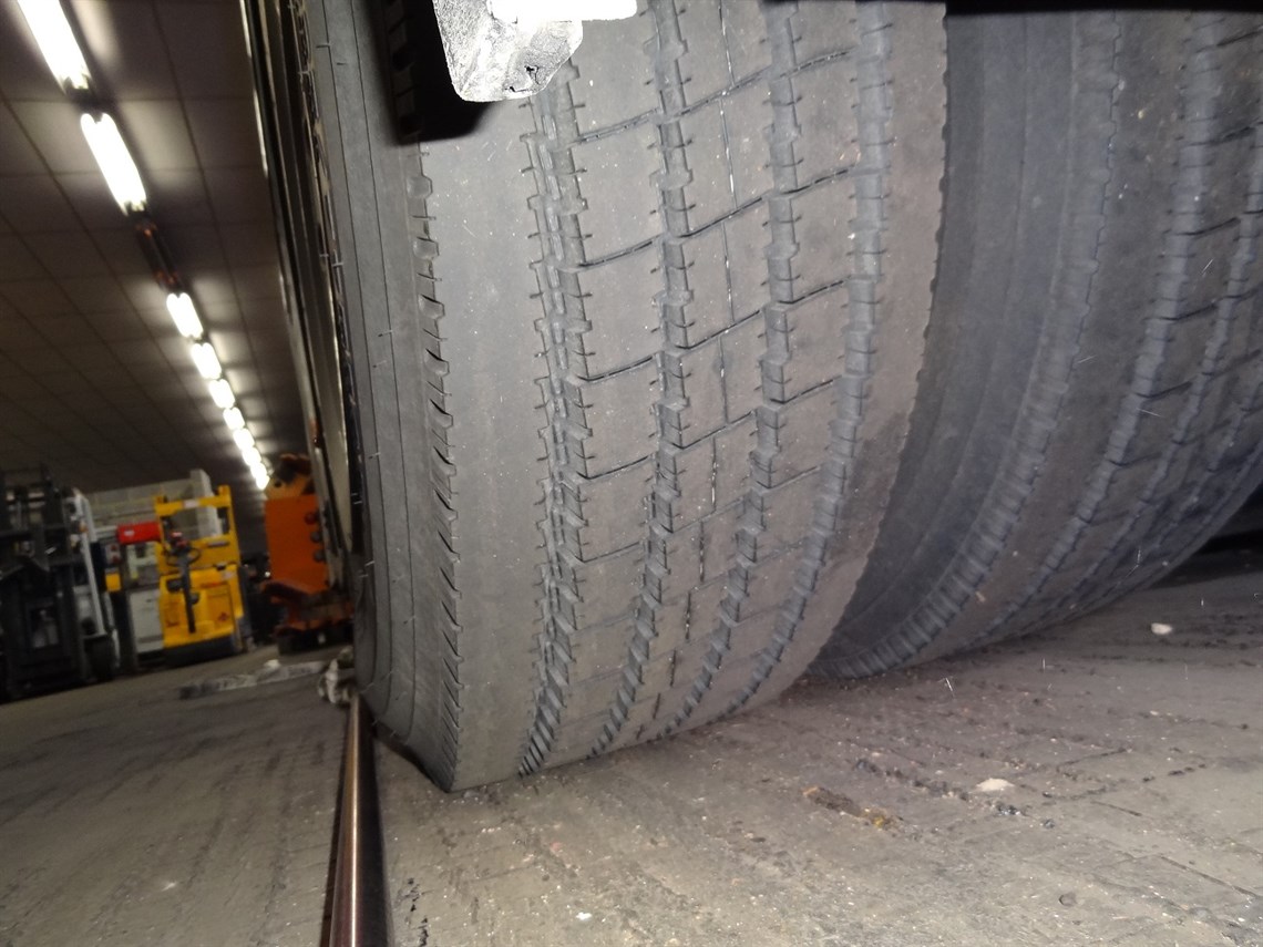 motorhome-race-car-transporter-2-cars