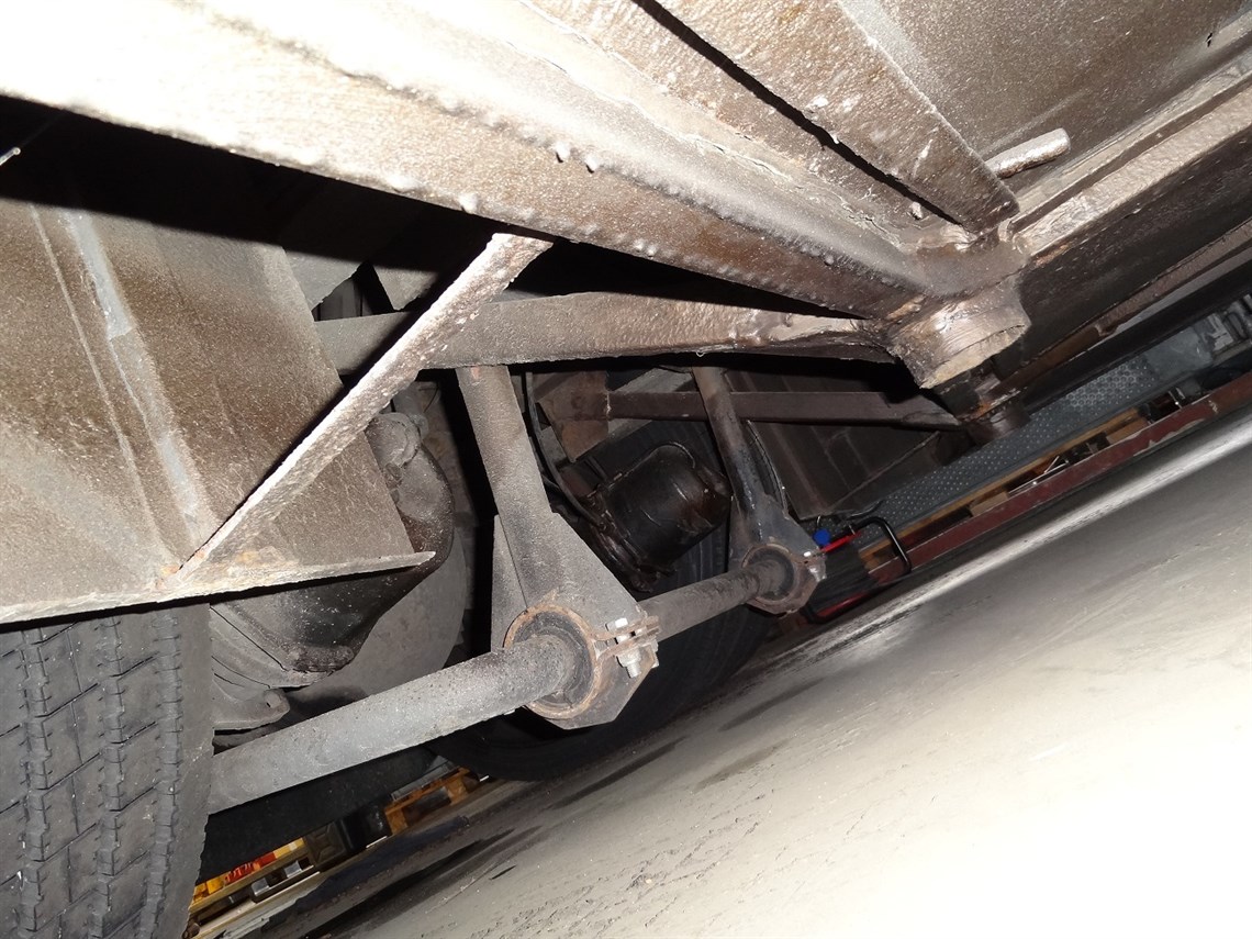 motorhome-race-car-transporter-2-cars