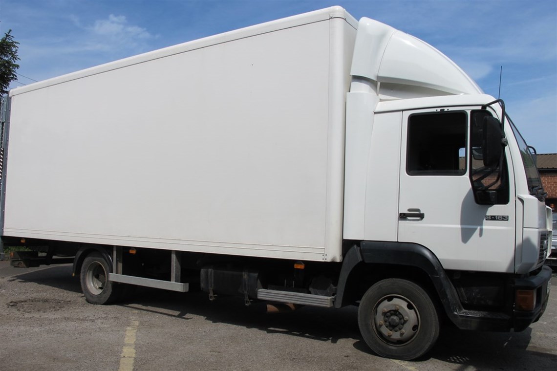 man-75t-two-car-race-truck