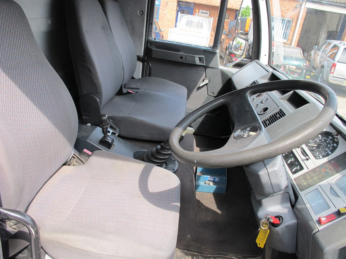 man-75t-two-car-race-truck