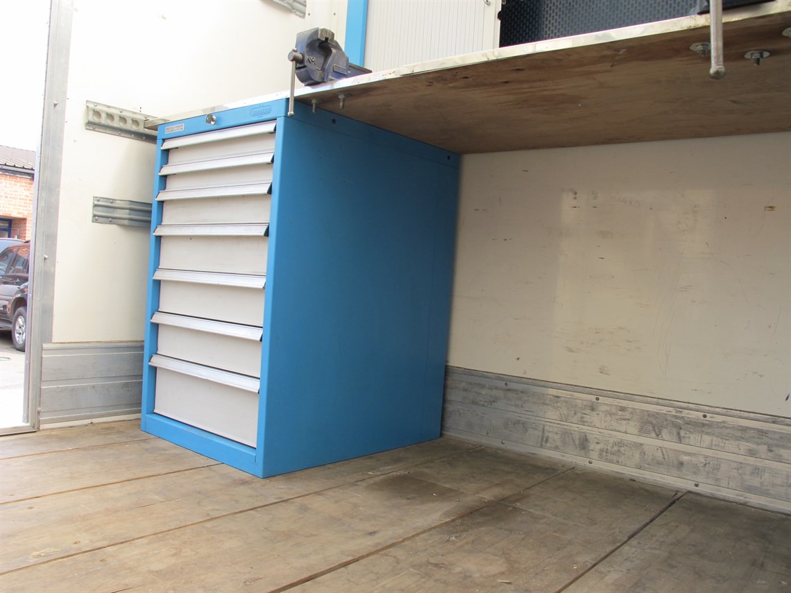 man-75t-two-car-race-truck