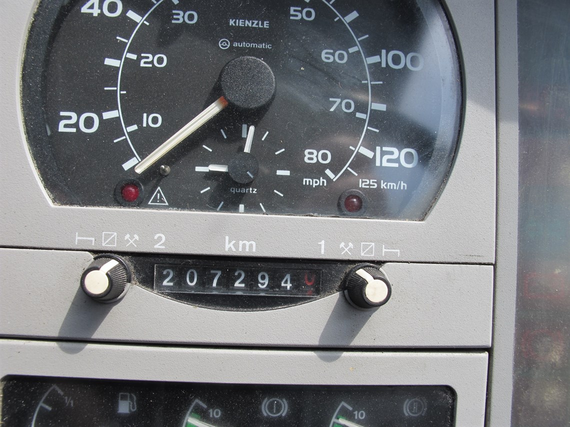 man-75t-two-car-race-truck