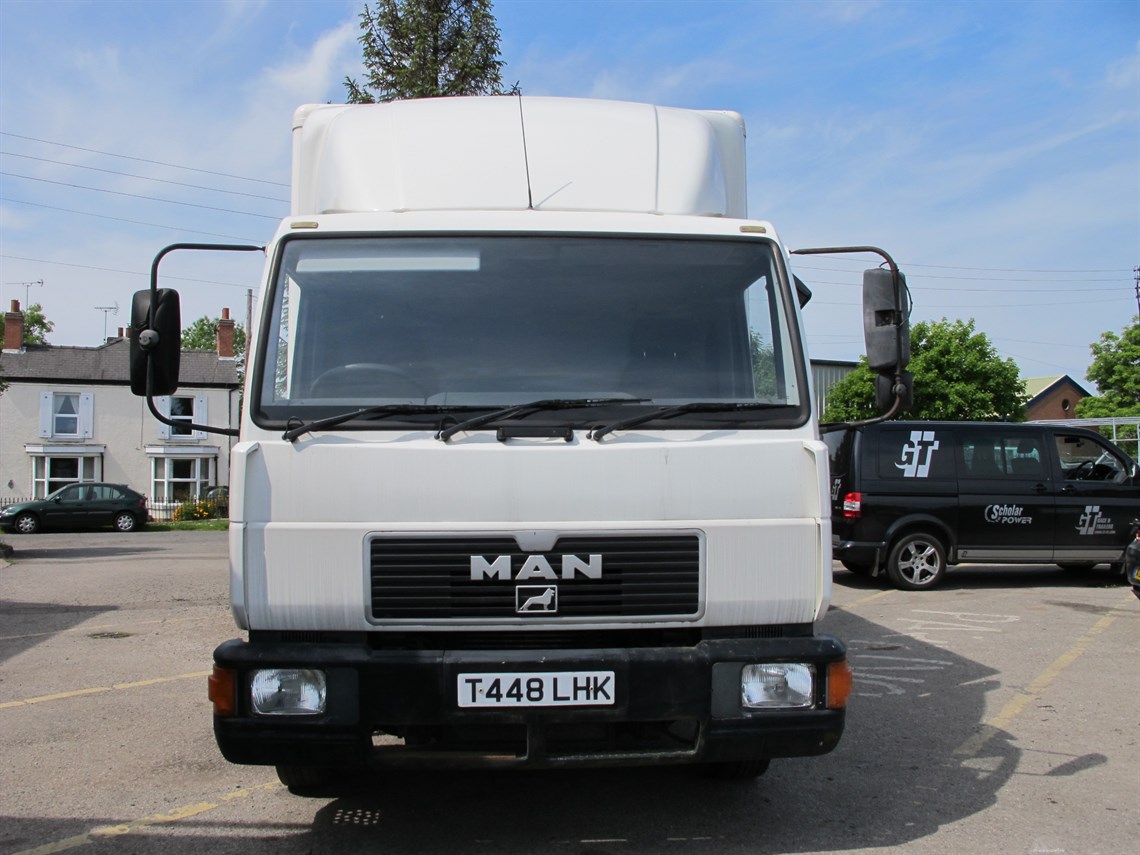 man-75t-two-car-race-truck