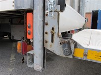 man-75t-two-car-race-truck