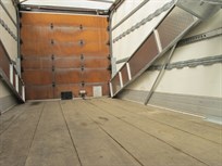 man-75t-two-car-race-truck