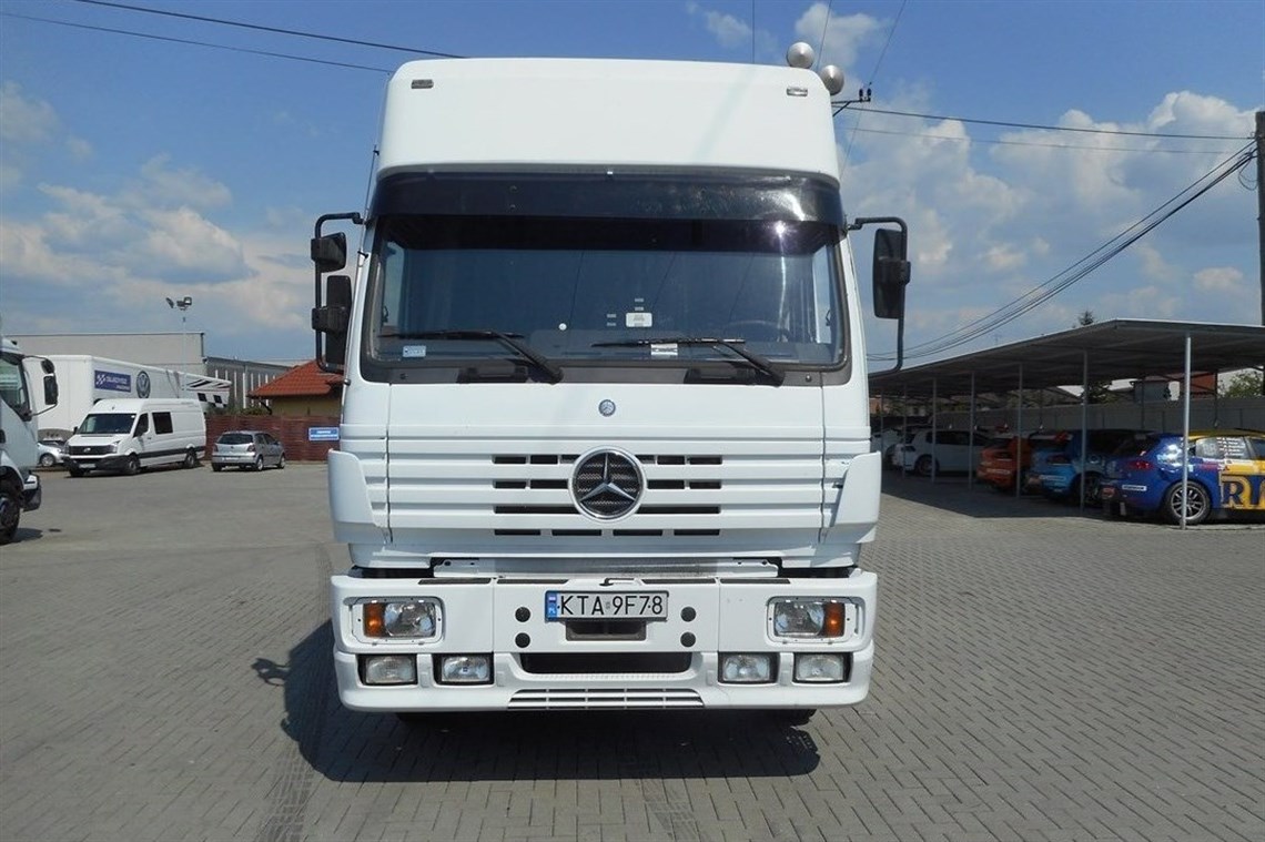 touring-car-race-transporter