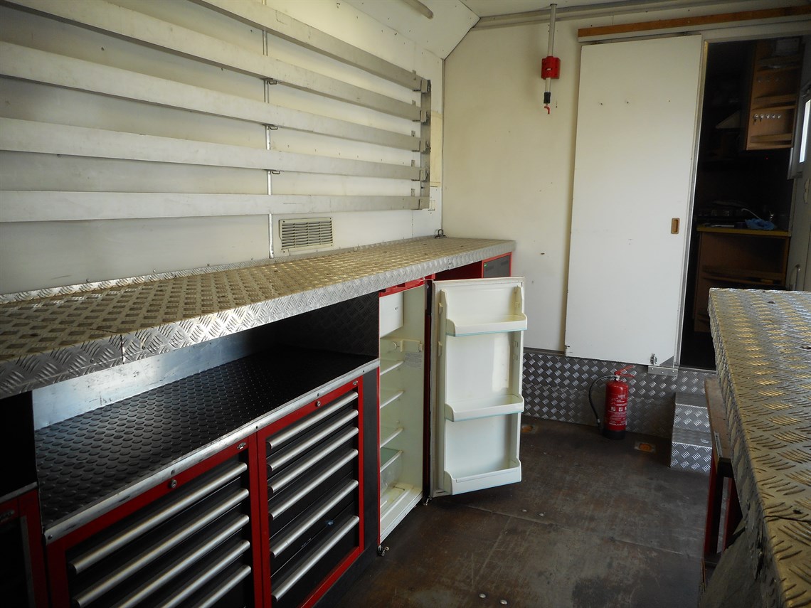 touring-car-race-transporter