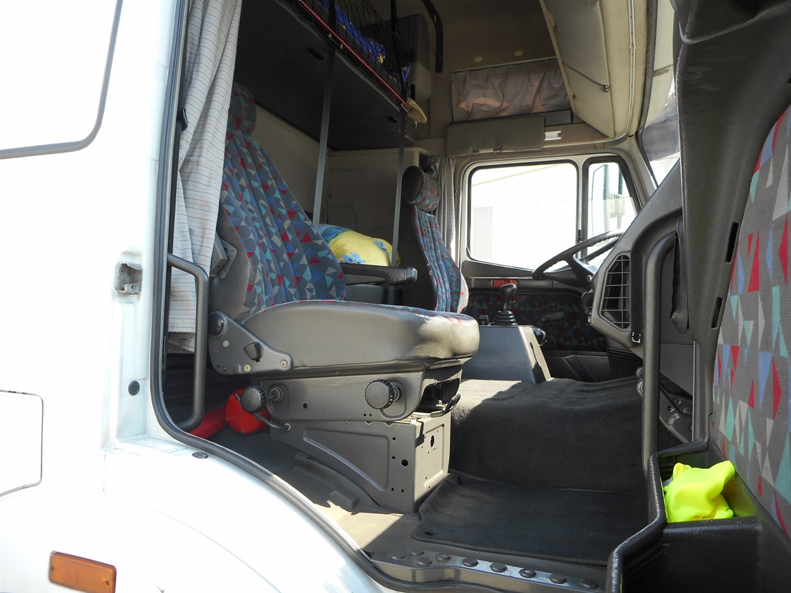 touring-car-race-transporter