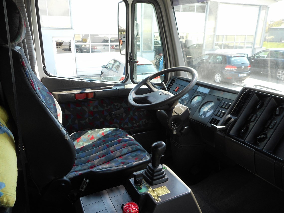 touring-car-race-transporter