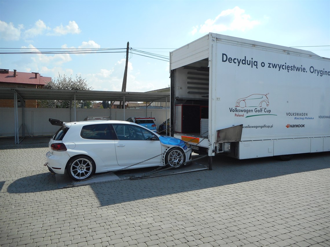 touring-car-race-transporter