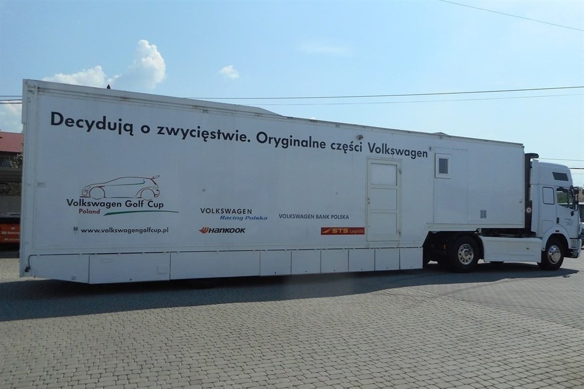 touring-car-race-transporter