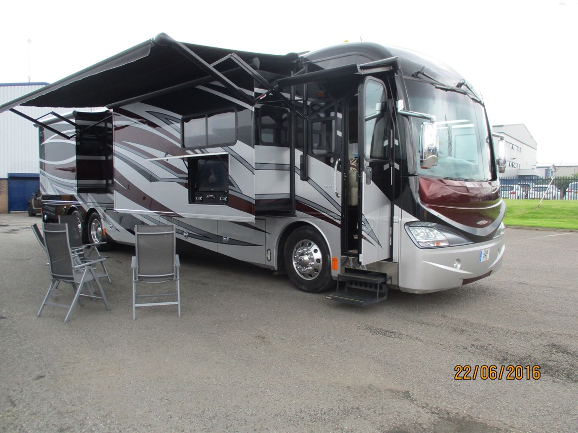 fleetwood-revolution-motorhome-42w