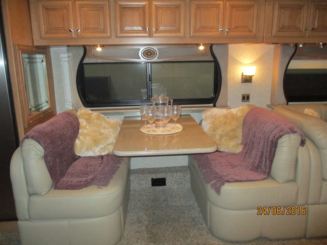 fleetwood-revolution-motorhome-42w