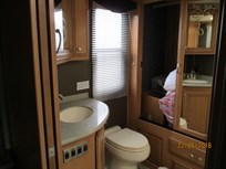 fleetwood-revolution-motorhome-42w