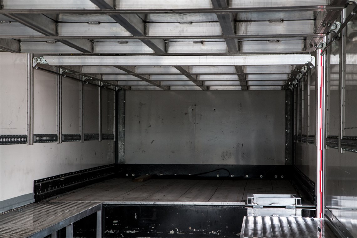 ferrari-racetrailer-double-deck-will-fit-5-to