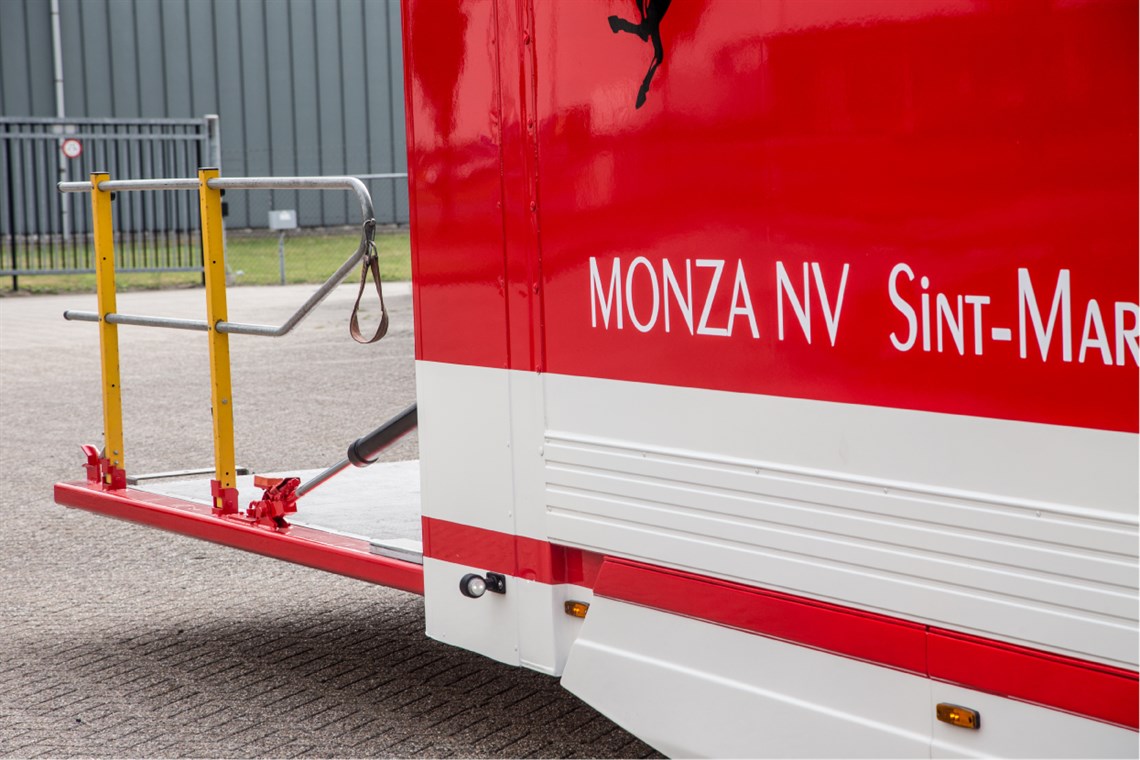 ferrari-racetrailer-double-deck-will-fit-5-to