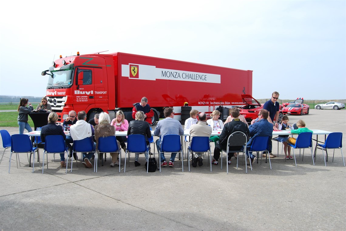 ferrari-racetrailer-double-deck-will-fit-5-to