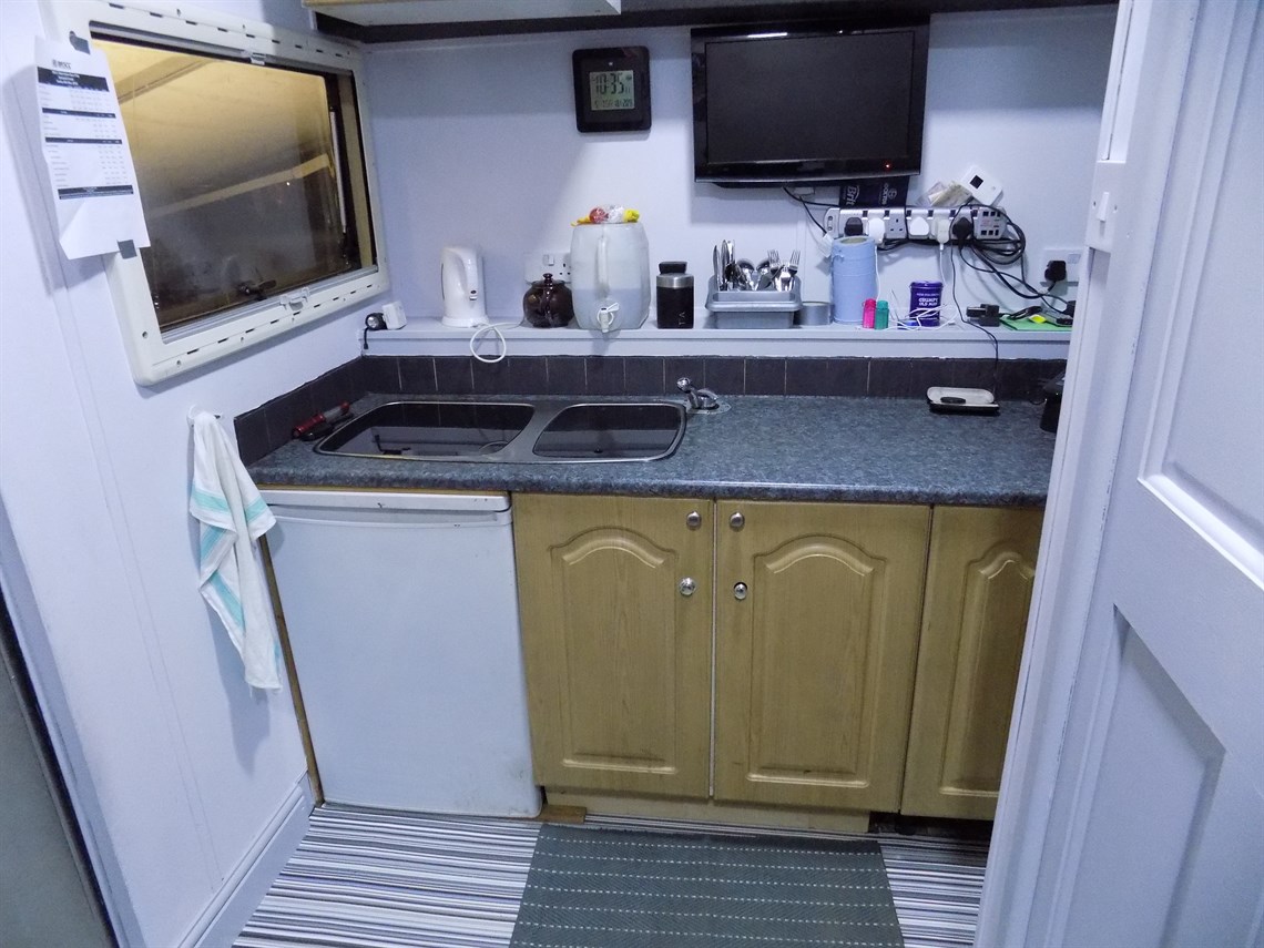 isuzu-nqr-75-ton-race-truck---sold