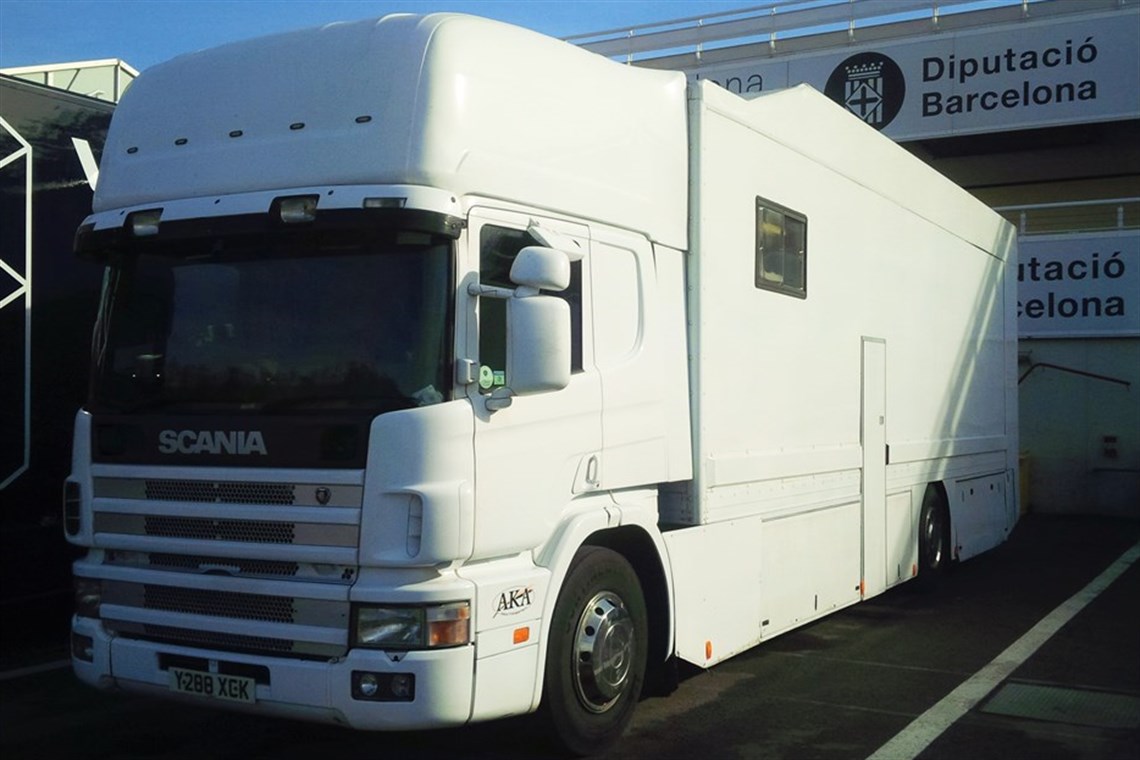 scania-18t-rigid-3-car-transporter-with-livin