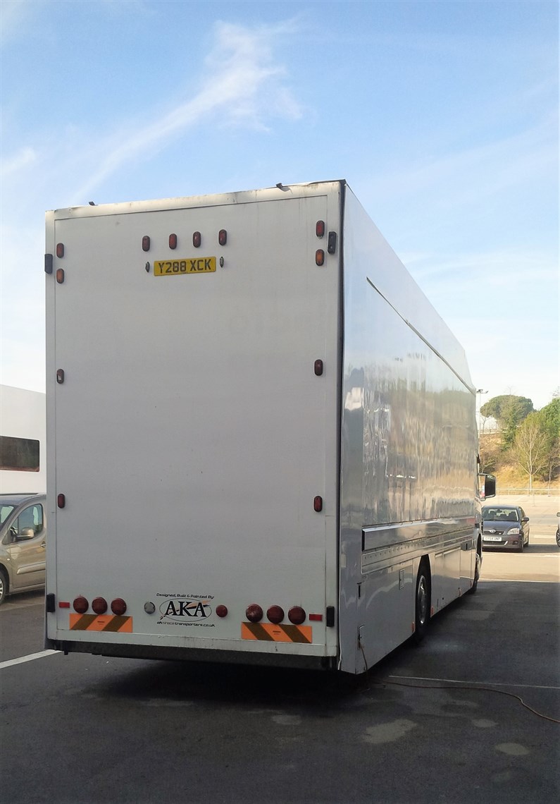 scania-18t-rigid-3-car-transporter-with-livin