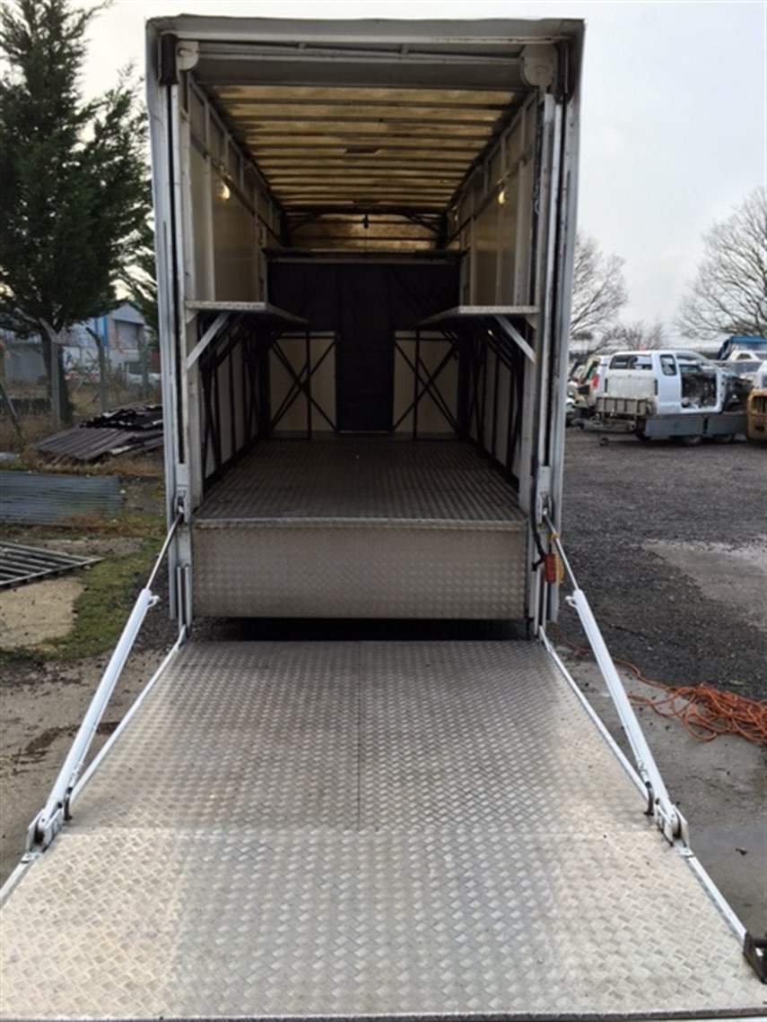 scania-18t-rigid-3-car-transporter-with-livin