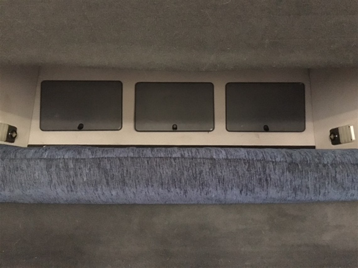 scania-18t-rigid-3-car-transporter-with-livin