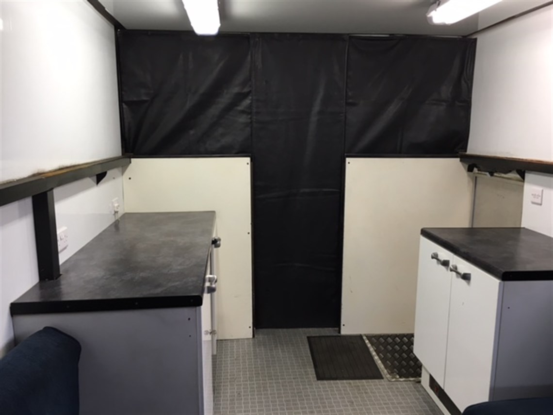 scania-18t-rigid-3-car-transporter-with-livin