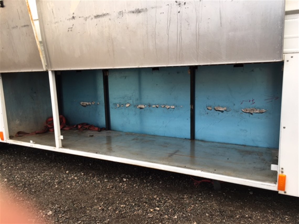 scania-18t-rigid-3-car-transporter-with-livin