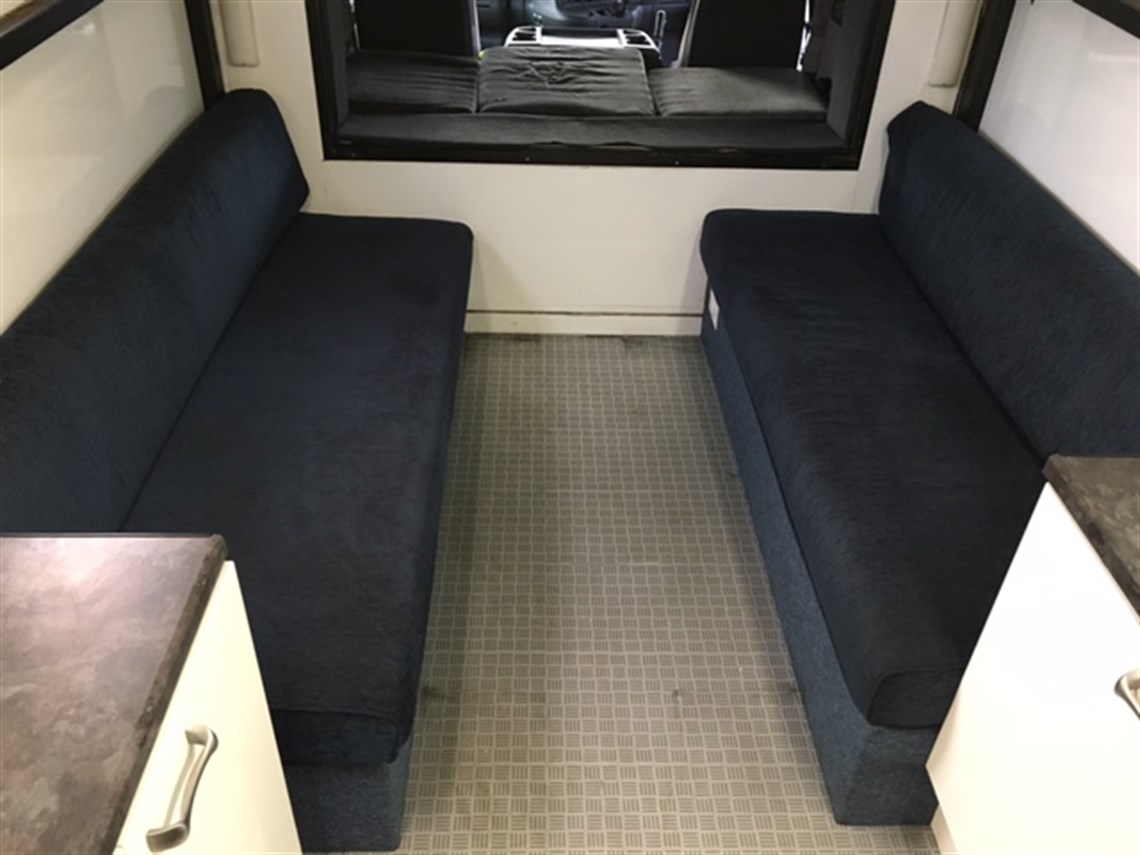 scania-18t-rigid-3-car-transporter-with-livin