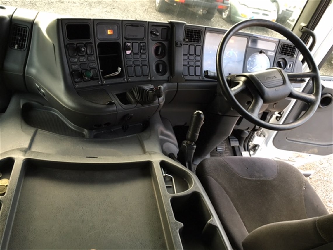 scania-18t-rigid-3-car-transporter-with-livin