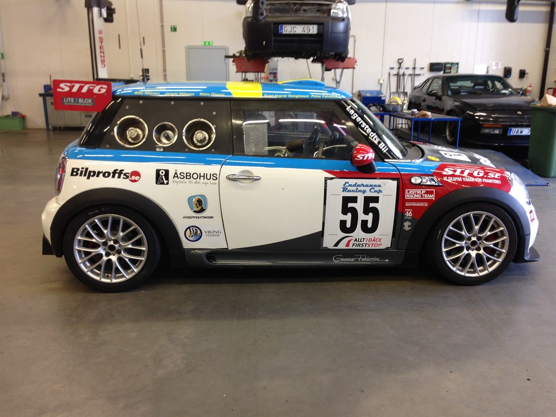 mini-challenge-r56-car-modified-for-endurance