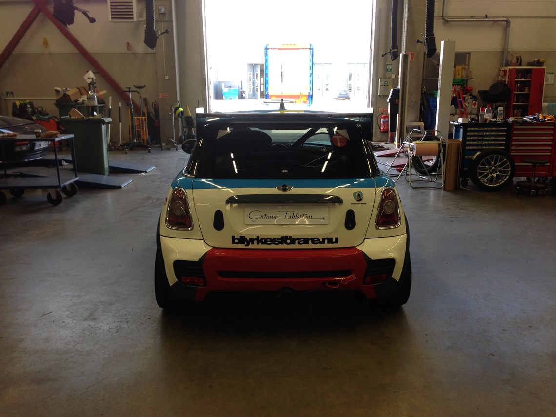 mini-challenge-r56-car-modified-for-endurance