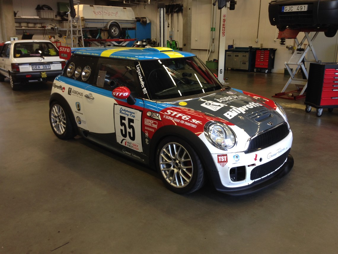 mini-challenge-r56-car-modified-for-endurance