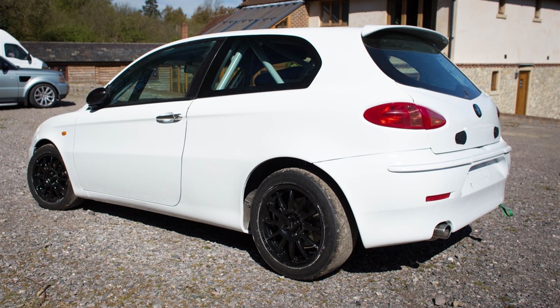 2016-alfa-romeo-147-twinspark-cup-car