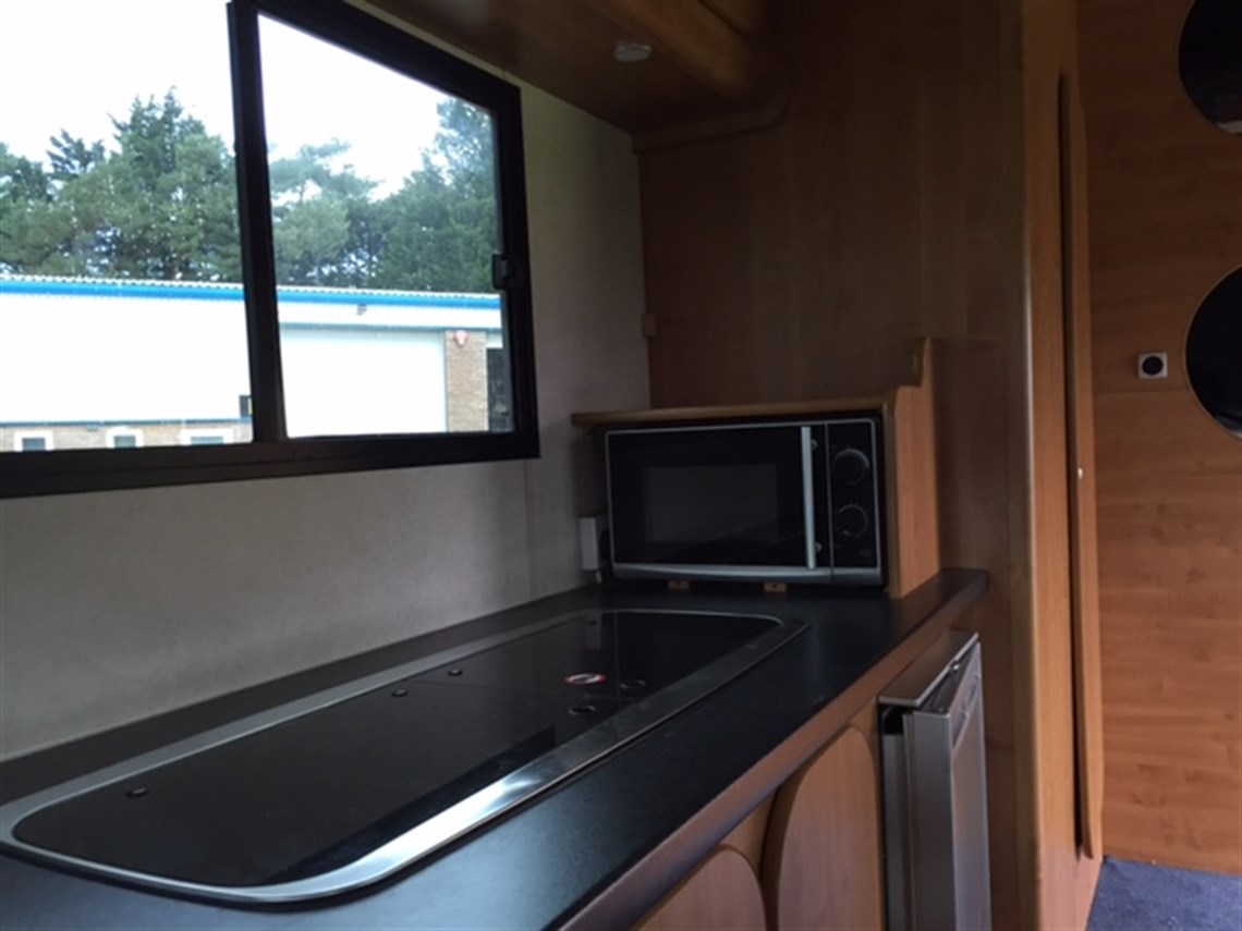 daf-racing-car-transporter-high-quality-accom