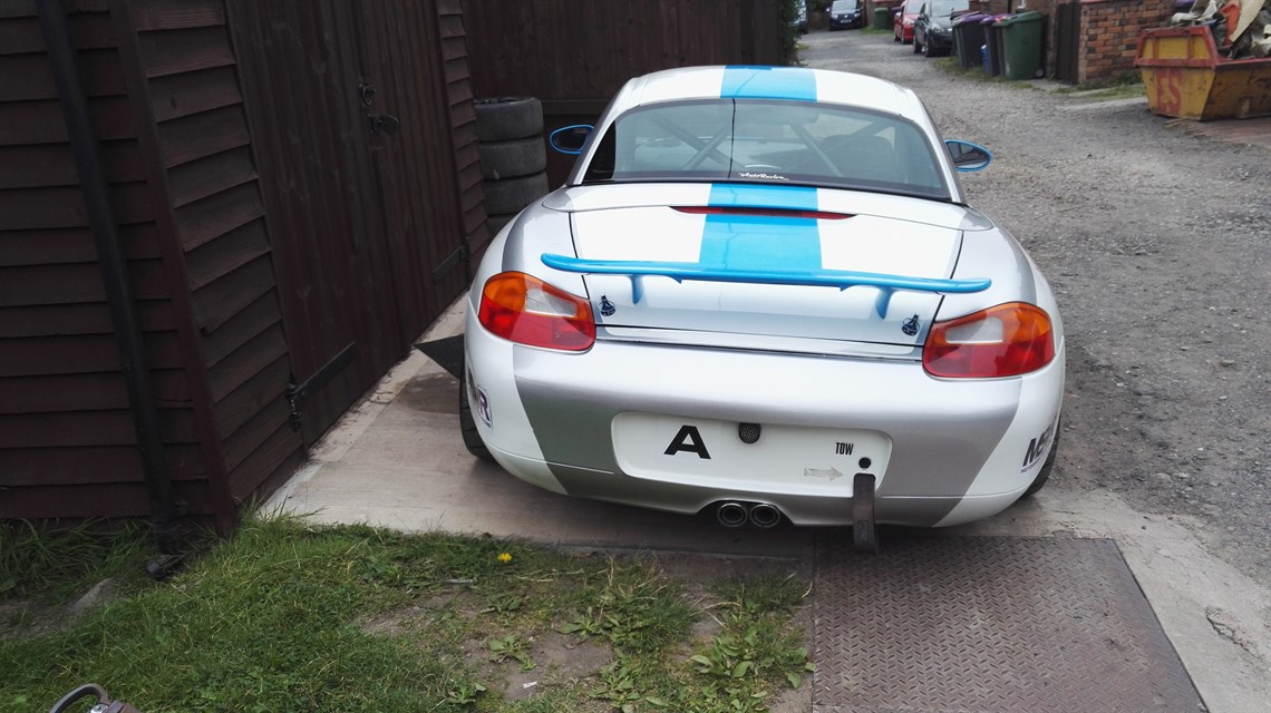 porsche-boxster-32s-race-car