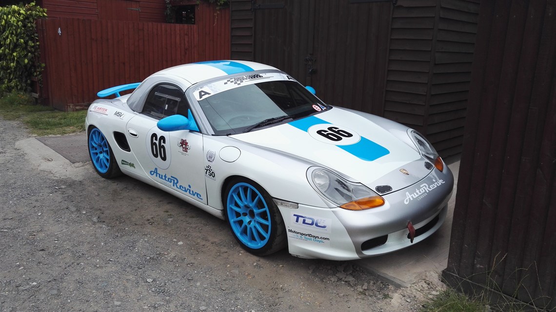 porsche-boxster-32s-race-car