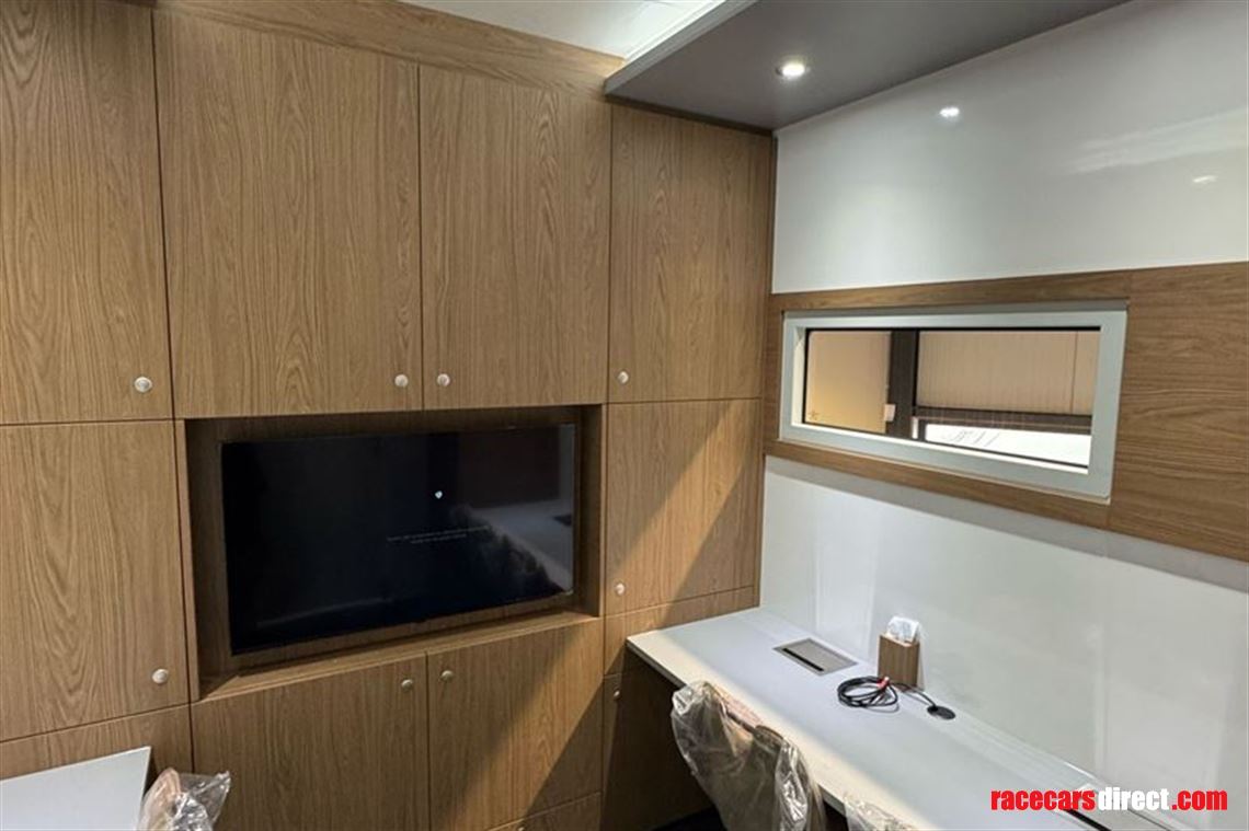 racetrailercom-engineers-office-with-up-to-4