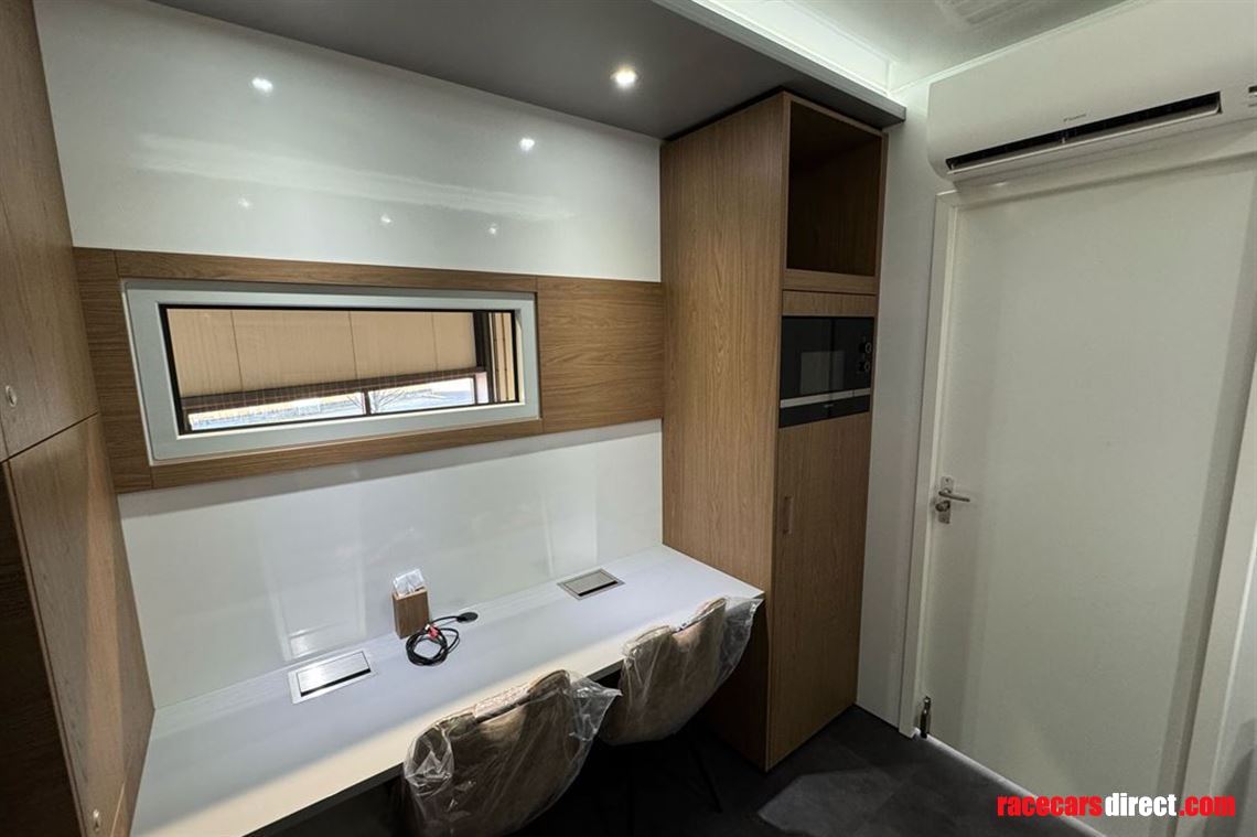 racetrailercom-engineers-office-with-up-to-4