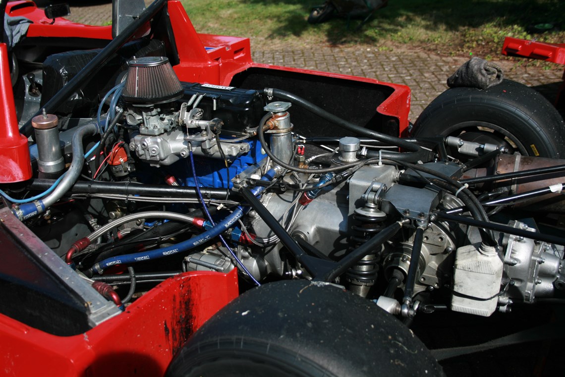 sports-2000-lola-t9090