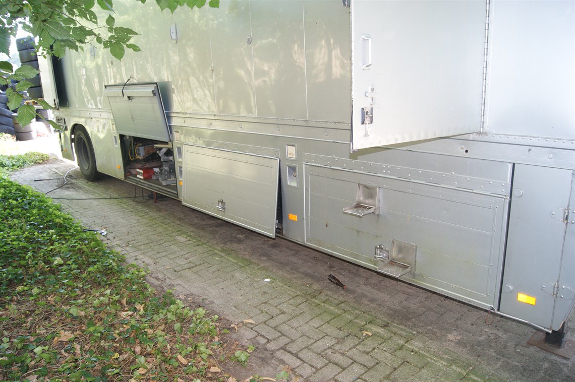 race-trailer-with-hydraulic-lift-tent-floor-k