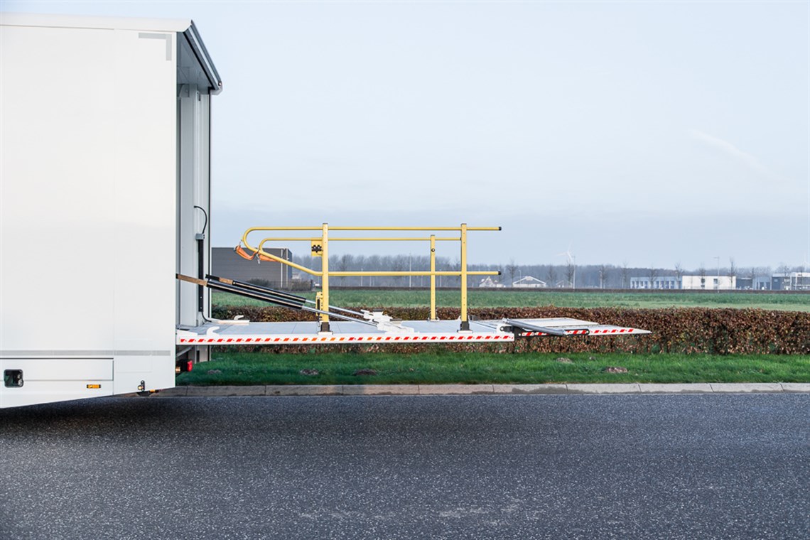 2015-racetrailer-with-office-and-2nd-flex-dec