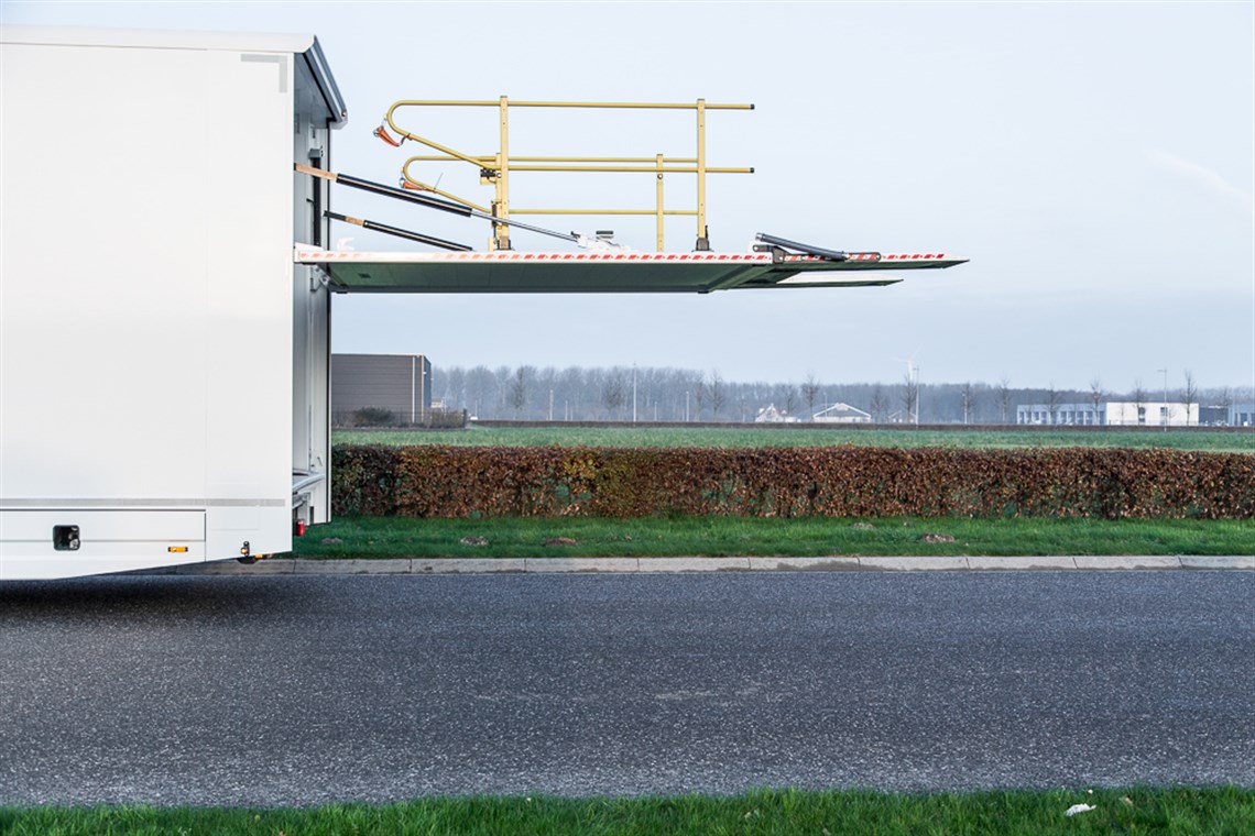 2015-racetrailer-with-office-and-2nd-flex-dec