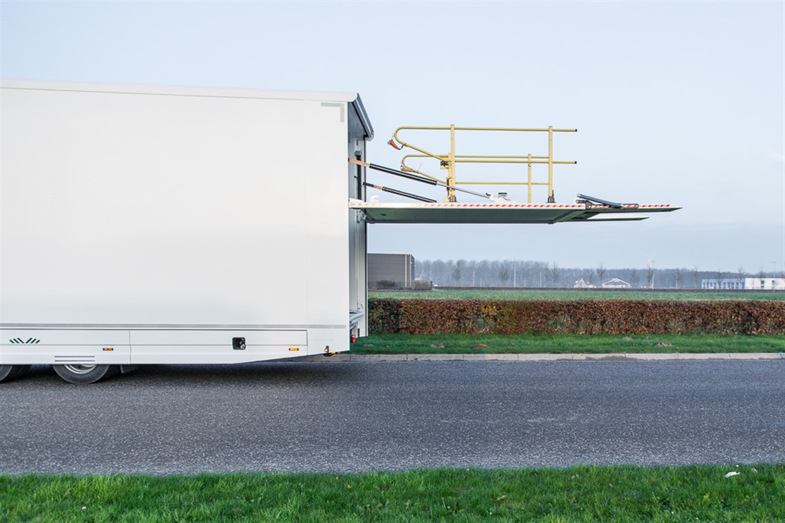 2015-racetrailer-with-office-and-2nd-flex-dec
